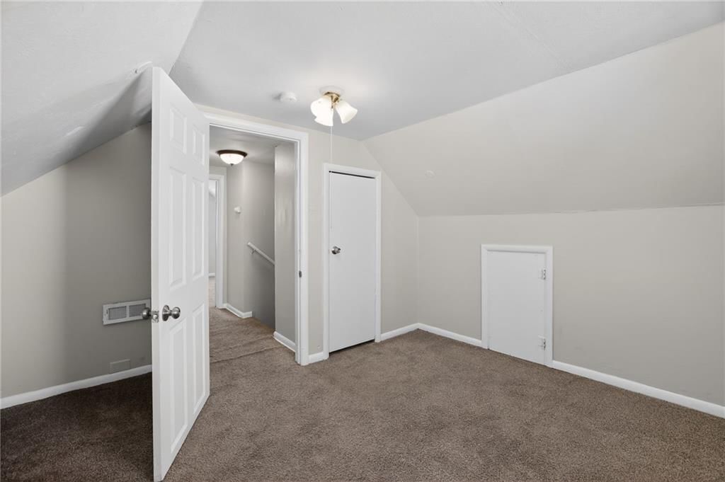 7409 WALROND Avenue — photo 21