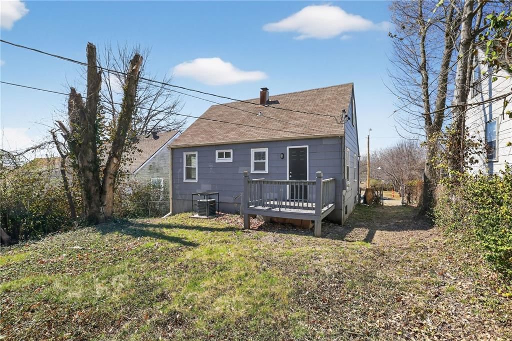 7409 WALROND Avenue — photo 26