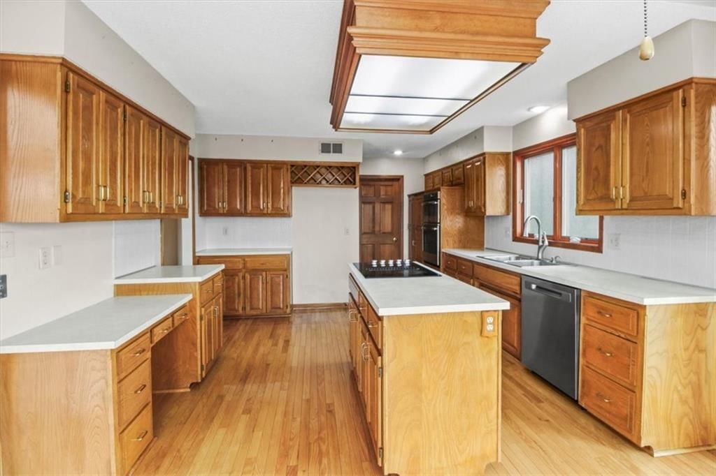611 NE La Costa Street — photo 18