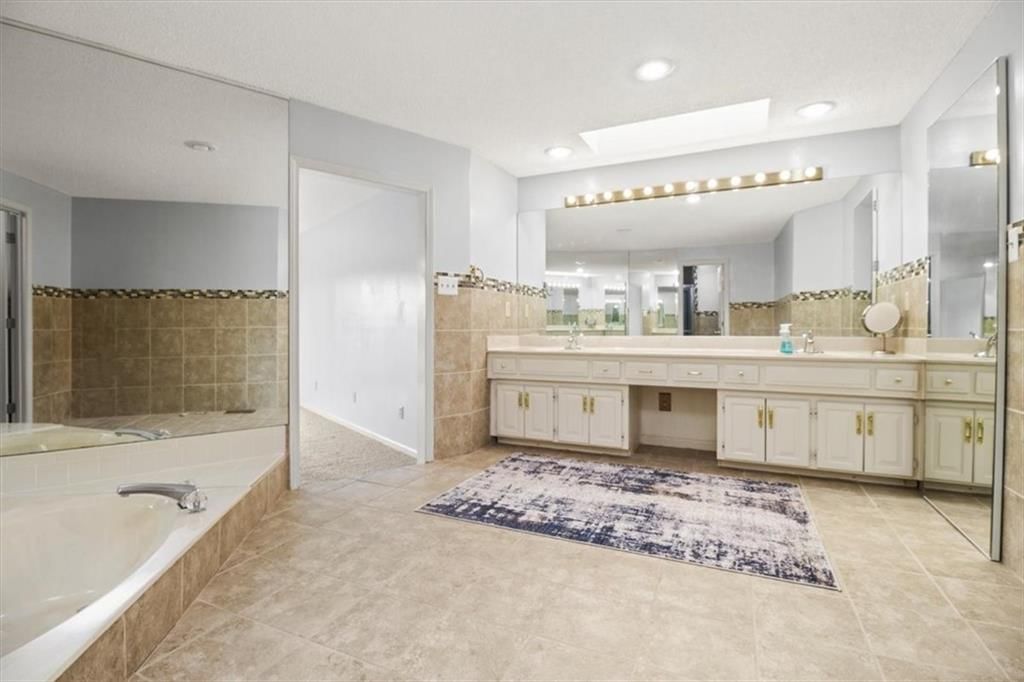 611 NE La Costa Street — photo 24