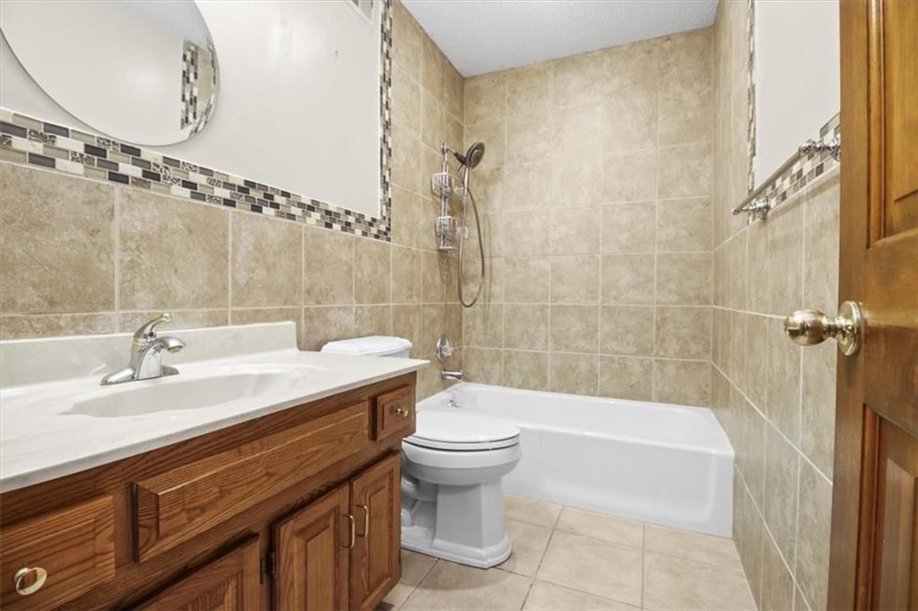 611 NE La Costa Street — photo 31