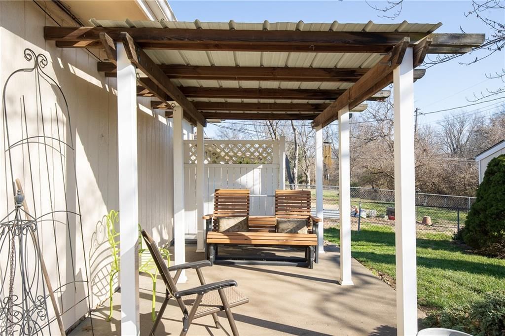 7311 Hedges Avenue — photo 31