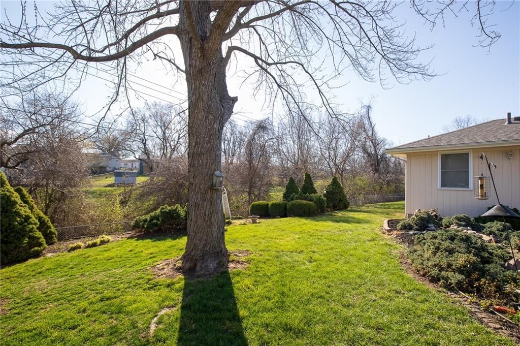 7311 Hedges Avenue — photo 35