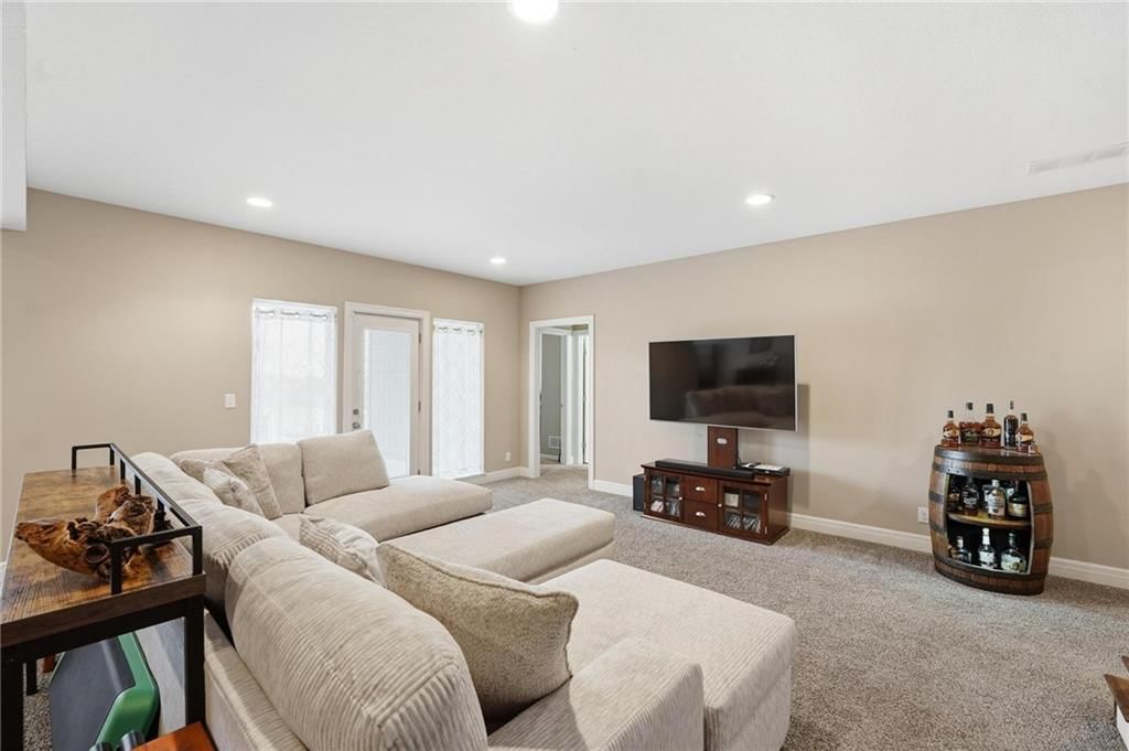 909 SE Forest Ridge Court — photo 32