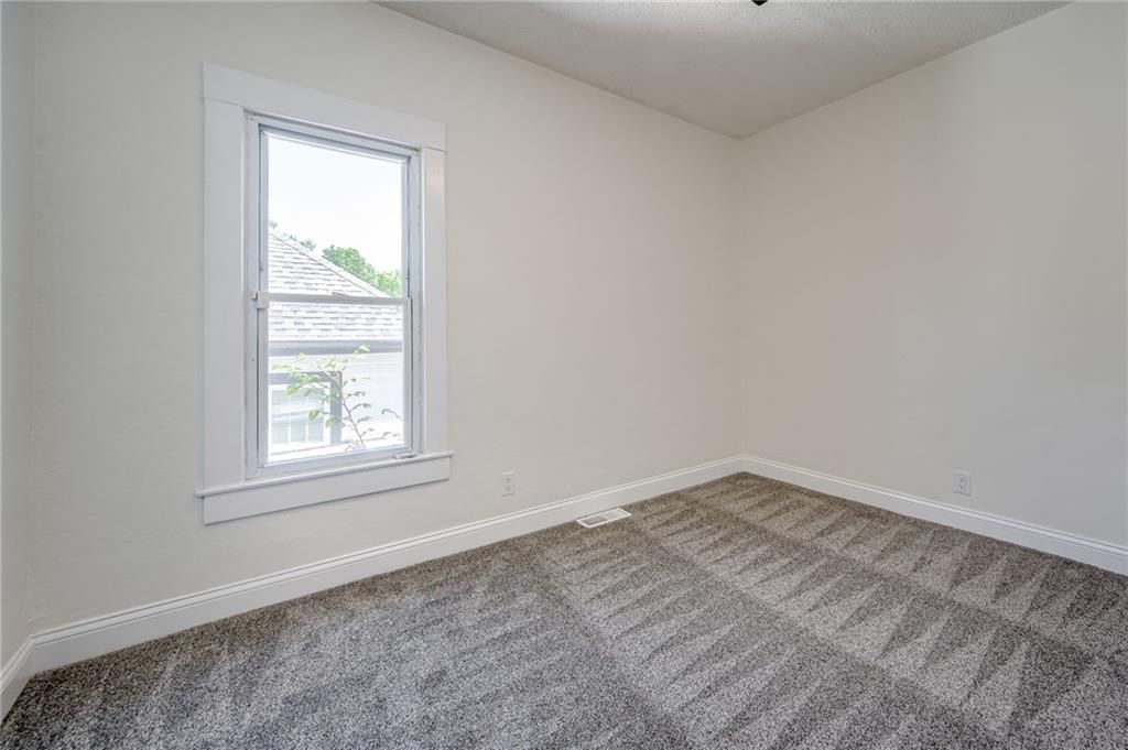 217 N VALLEY Street — photo 17