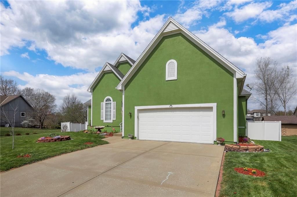 604 Oak Drive — photo 2
