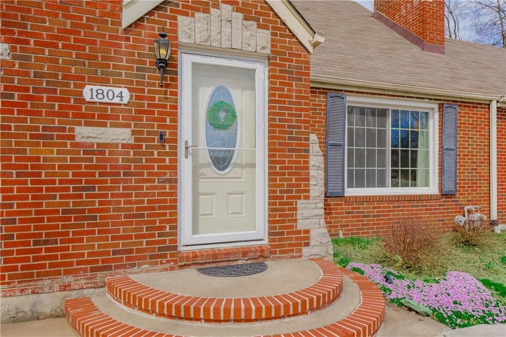 1804 W Liberty Drive — photo 2