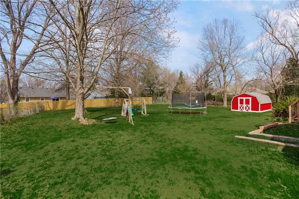 1804 W Liberty Drive — photo 37
