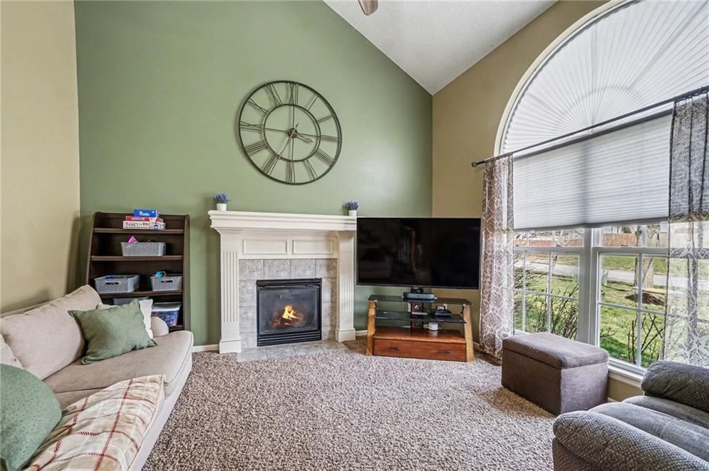 8528 N AVA Avenue — photo 4