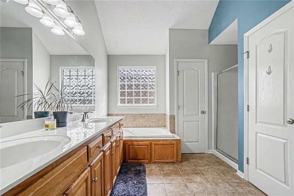 8528 N AVA Avenue — photo 17