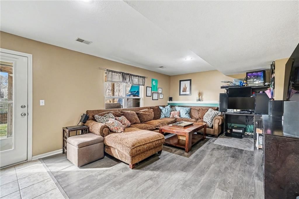 8528 N AVA Avenue — photo 21