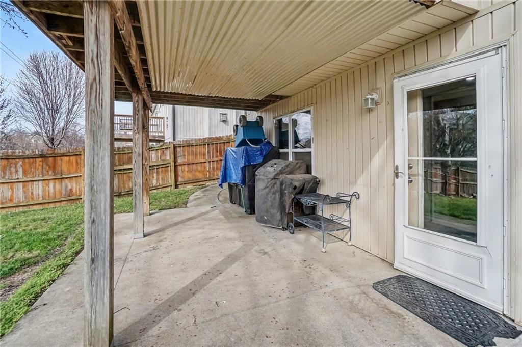 8528 N AVA Avenue — photo 25