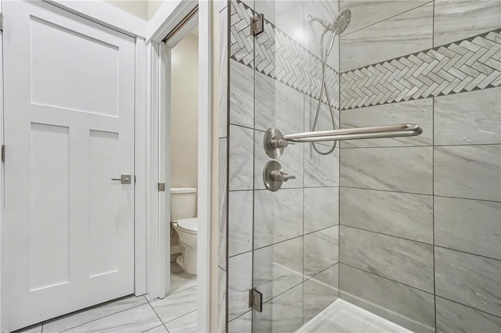 1407 Burnside Avenue — photo 24
