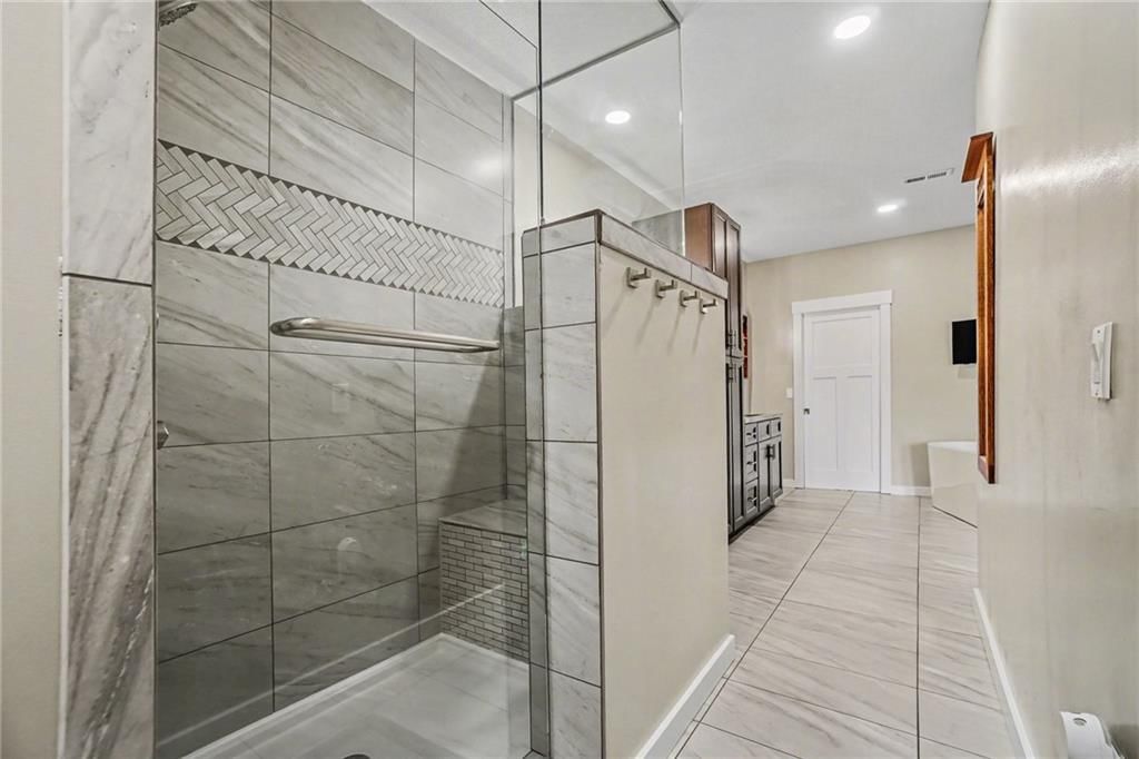 1407 Burnside Avenue — photo 25