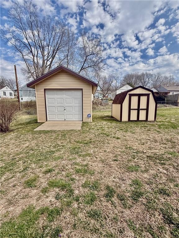 2319 S Hawthorne Avenue — photo 39