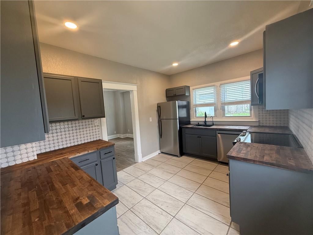 208 N Camden Street — photo 10