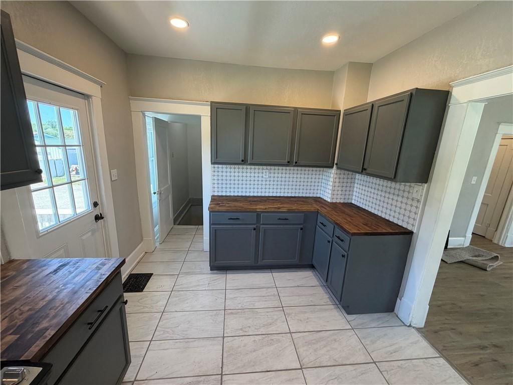 208 N Camden Street — photo 18