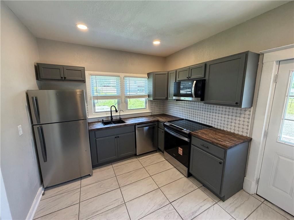 208 N Camden Street — photo 19