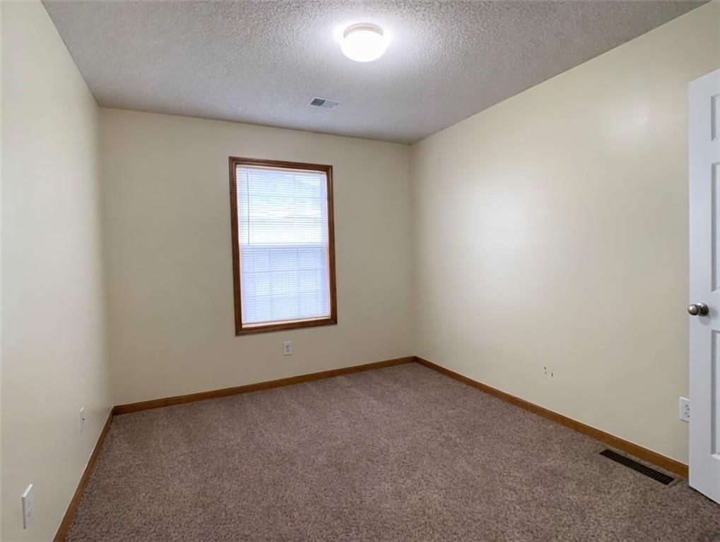 1611 SW Highland Drive — photo 10