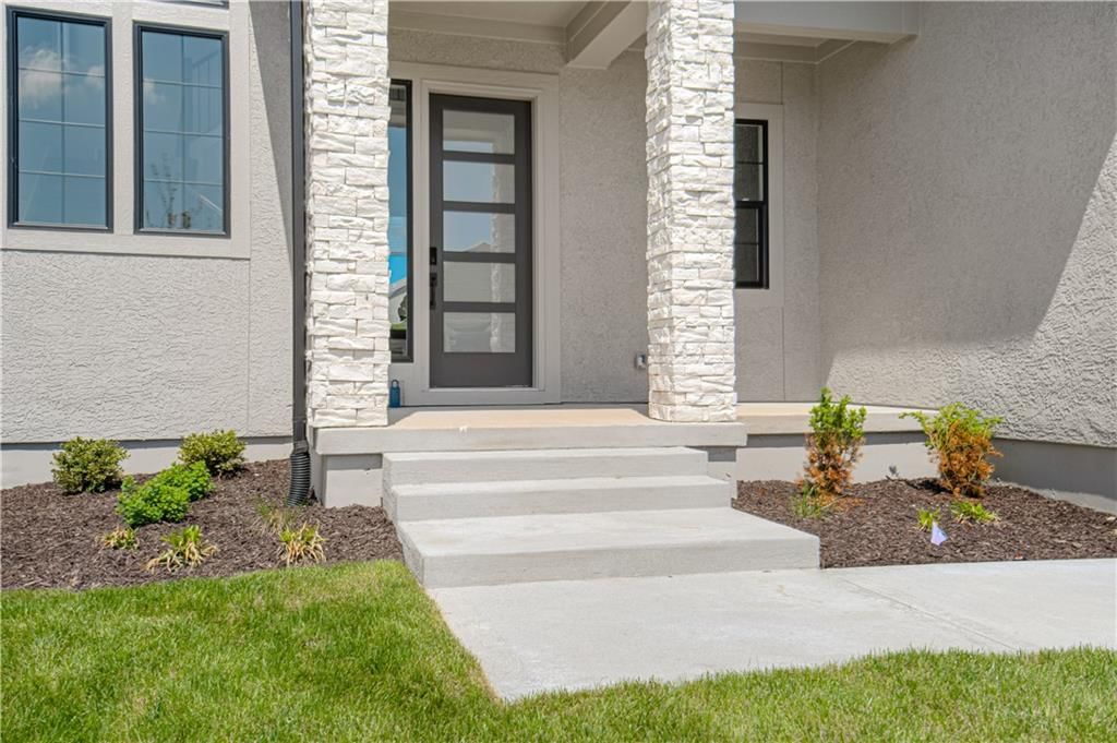 1716 SW Arbor Park Drive — photo 3