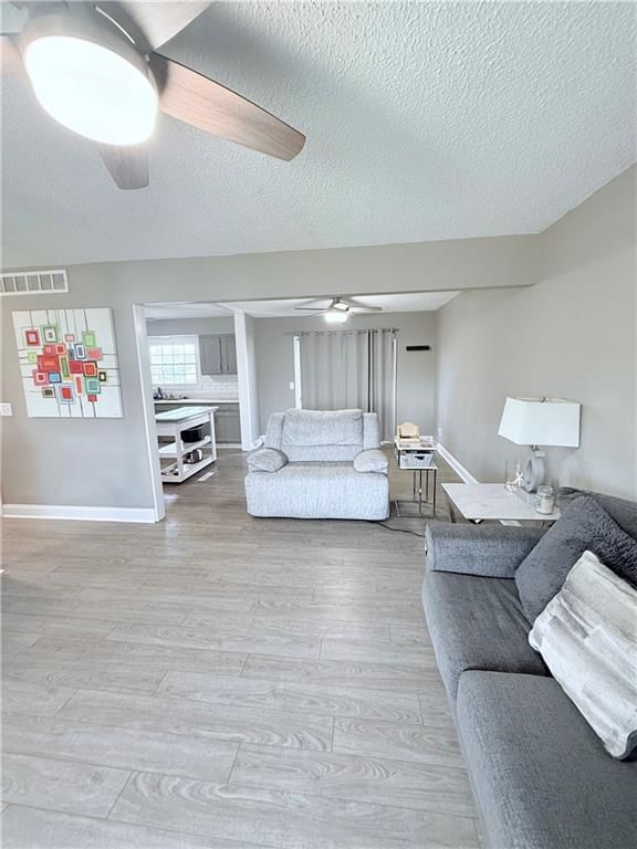 503 W Elk Street — photo 3