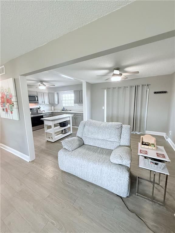503 W Elk Street — photo 4