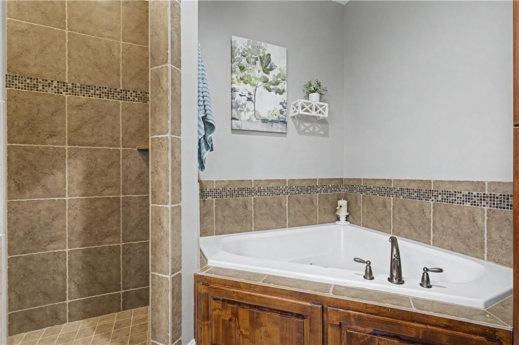 2315 NW Hedgewood Drive — photo 21