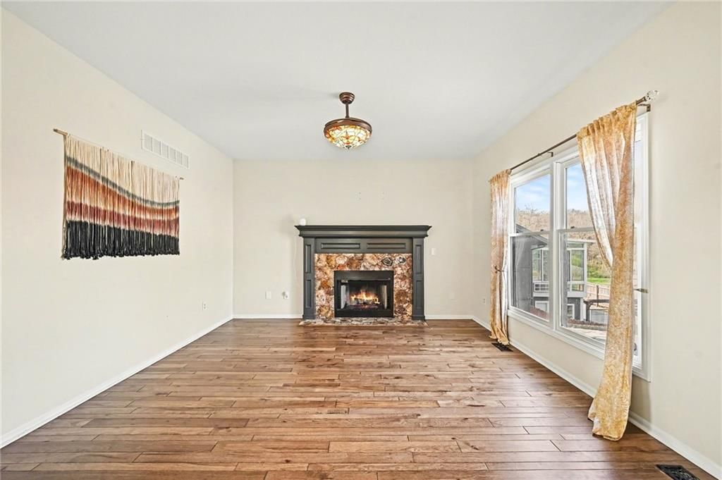 1012 NE Barnes Drive — photo 3