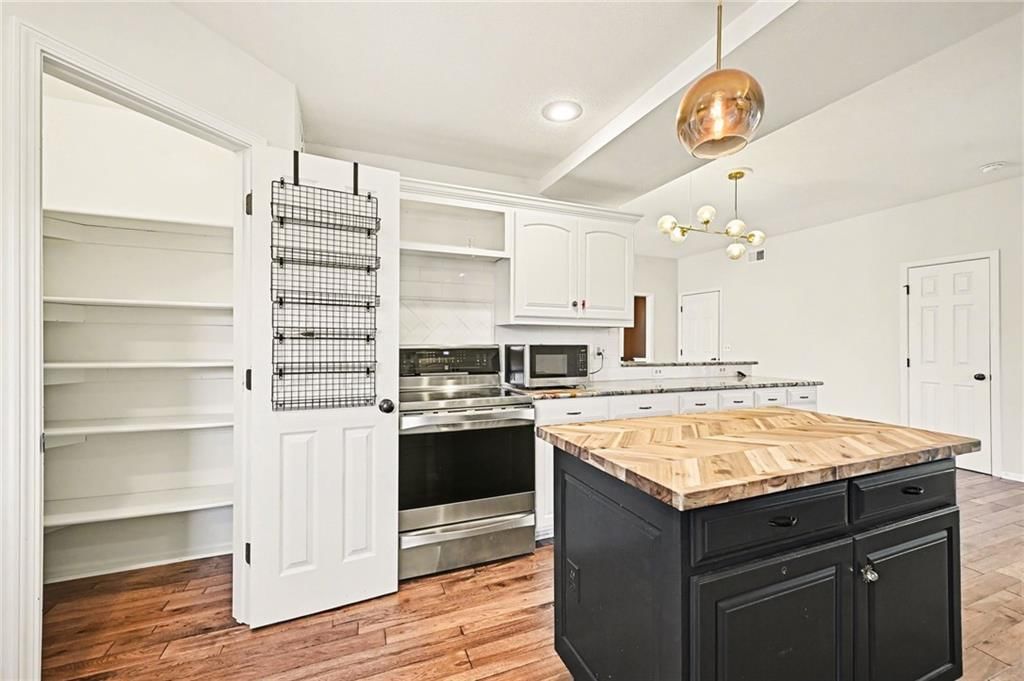 1012 NE Barnes Drive — photo 10