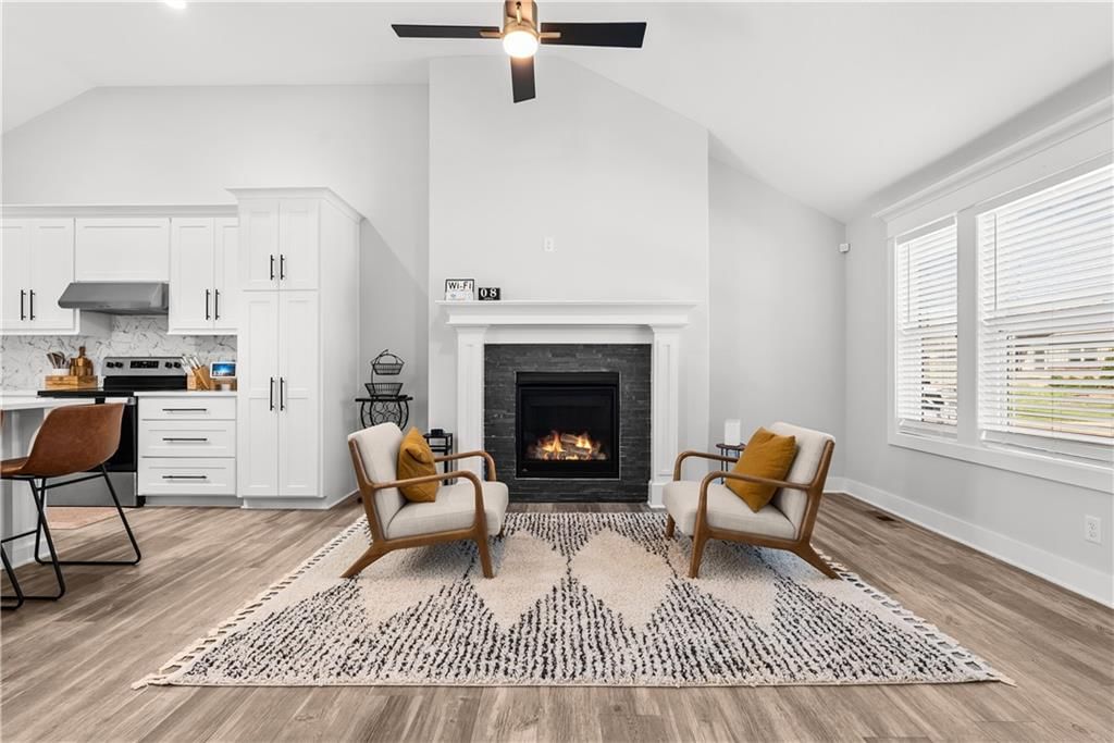 1126 N Holland Drive — photo 3