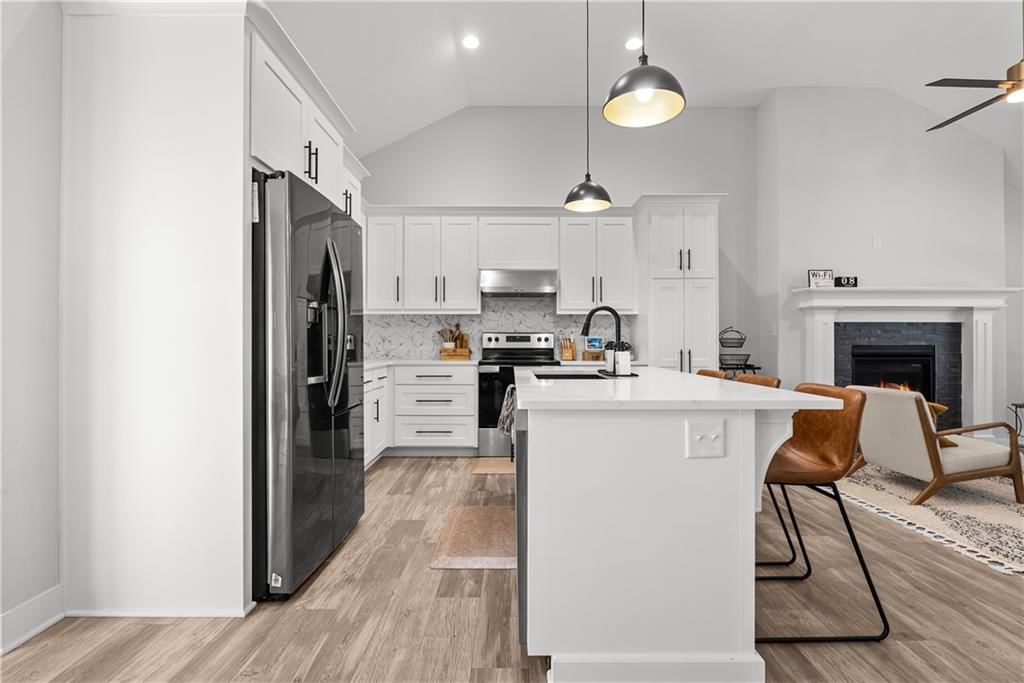 1126 N Holland Drive — photo 8