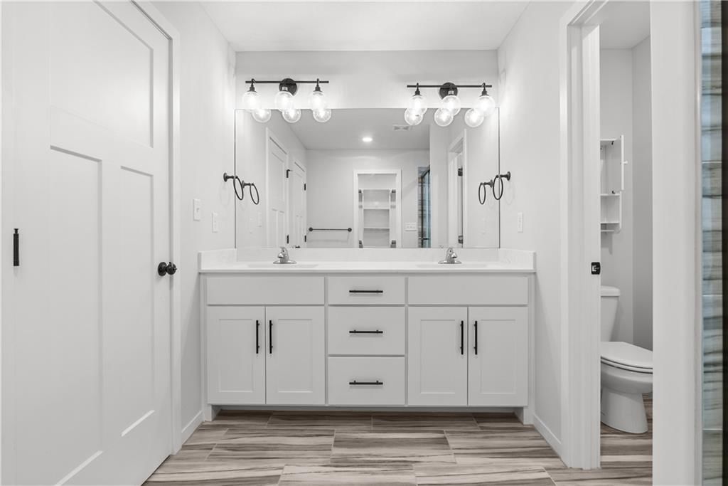 1126 N Holland Drive — photo 16