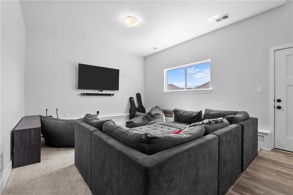 1126 N Holland Drive — photo 23