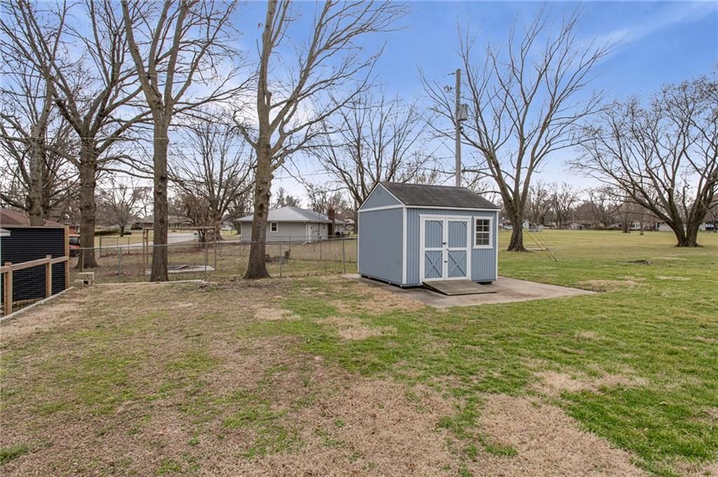 605 E Maple Street — photo 36