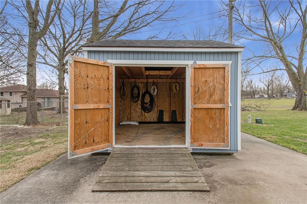 605 E Maple Street — photo 38