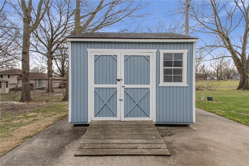605 E Maple Street — photo 39