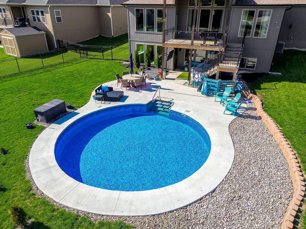 807 W Solomon Drive — photo 1