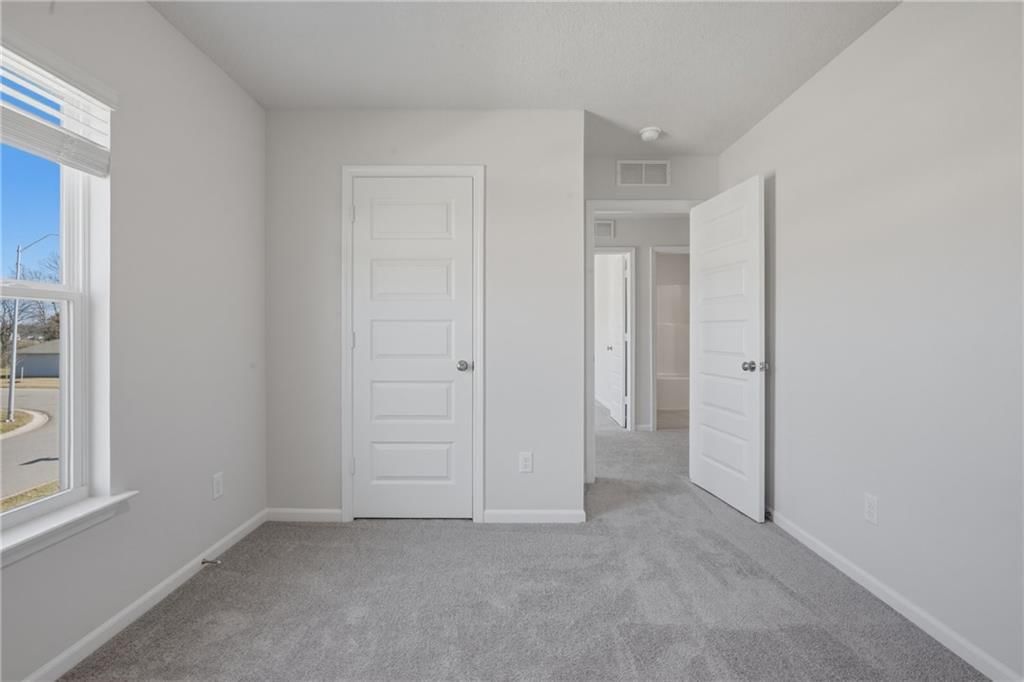 671 W Lanesfield Street — photo 27