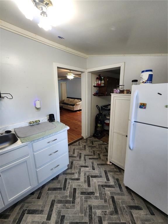 711 W Kansas Street — photo 10