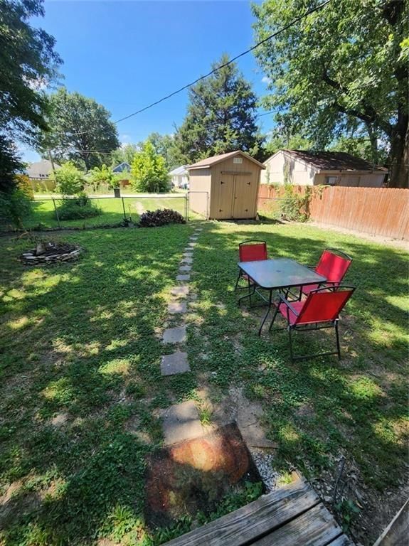 711 W Kansas Street — photo 26