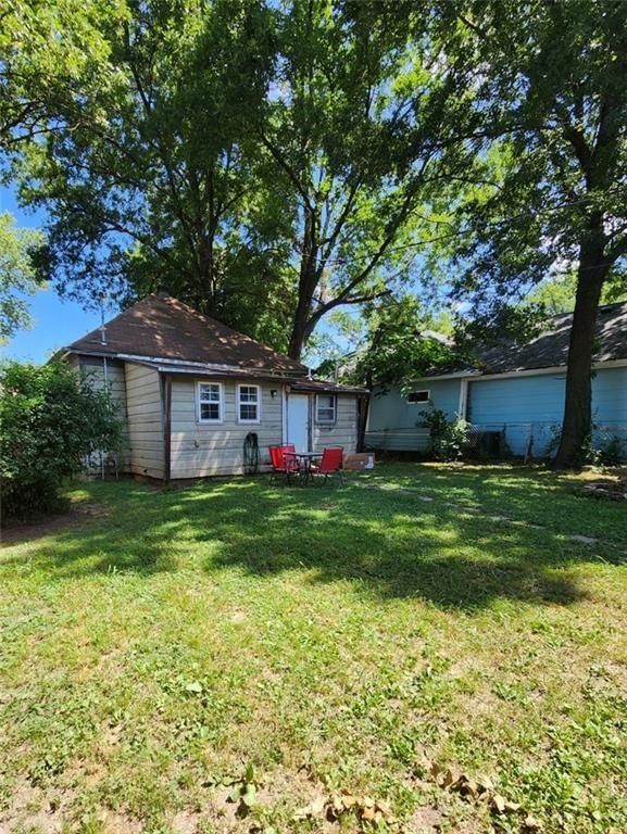 711 W Kansas Street — photo 27