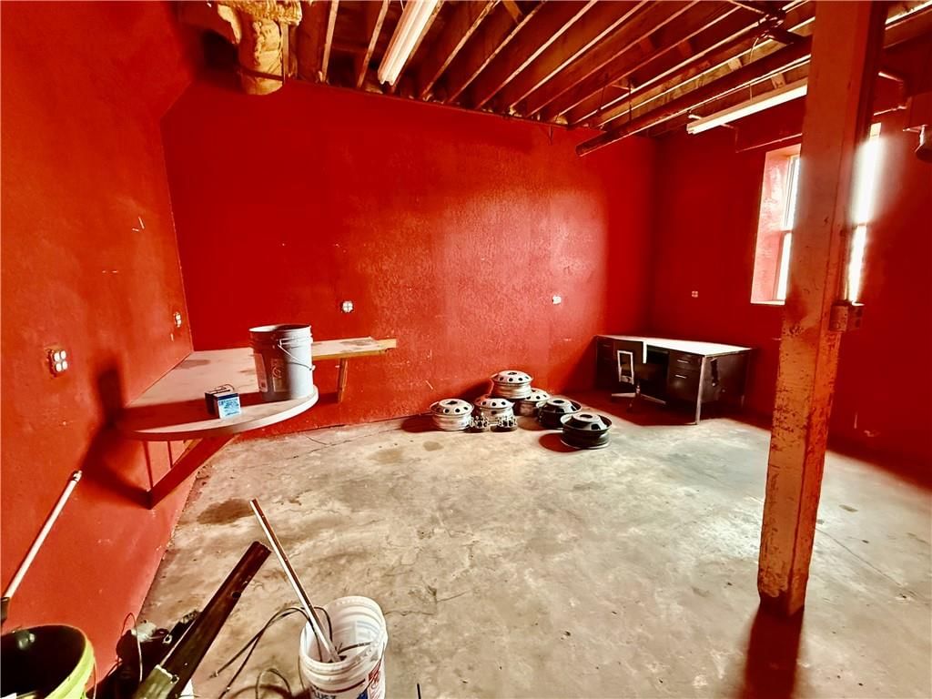 208 S 4th Street W — photo 21