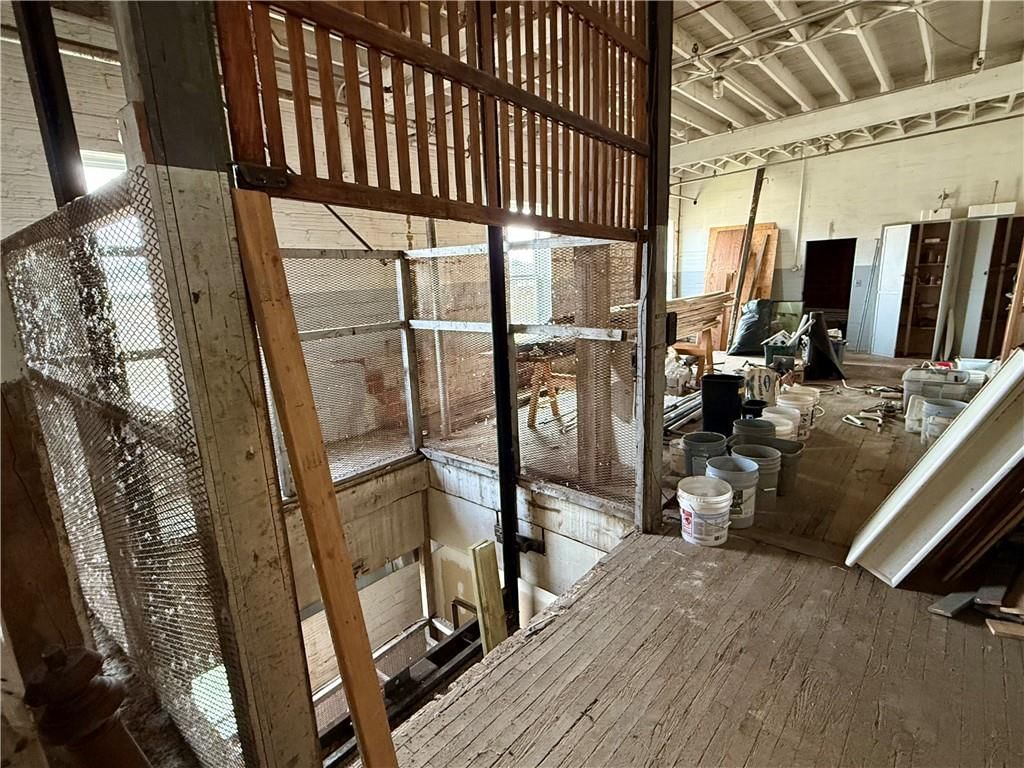 208 S 4th Street W — photo 38