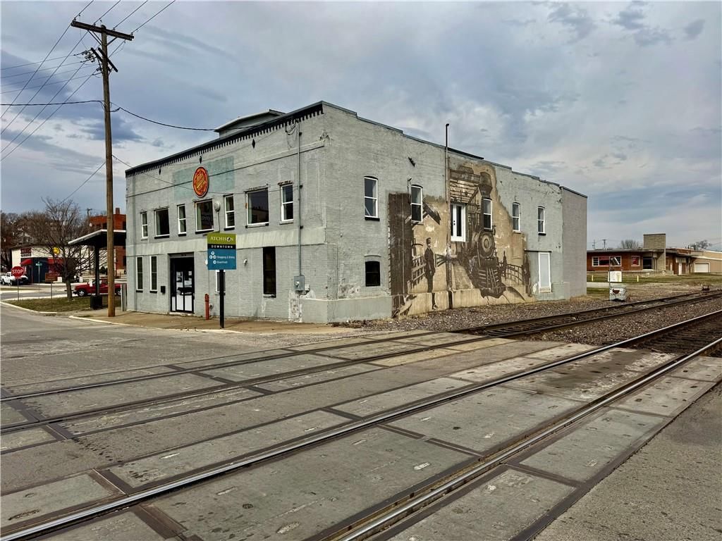 208 S 4th Street W — photo 81