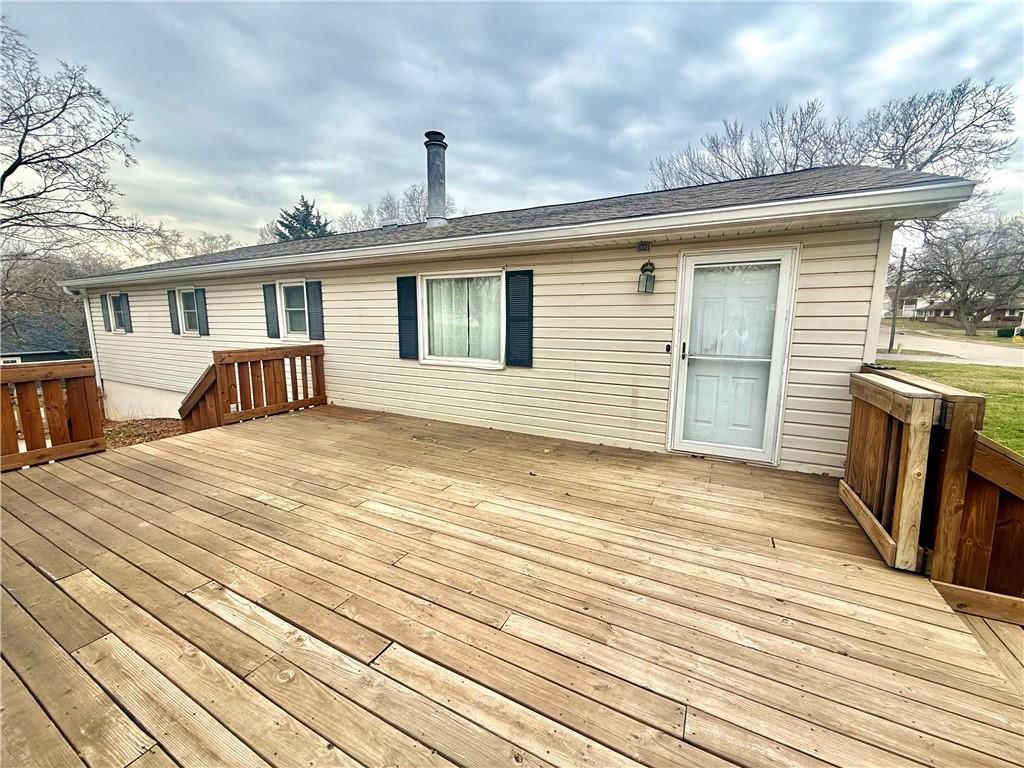 422 E THOMPSON Street — photo 2