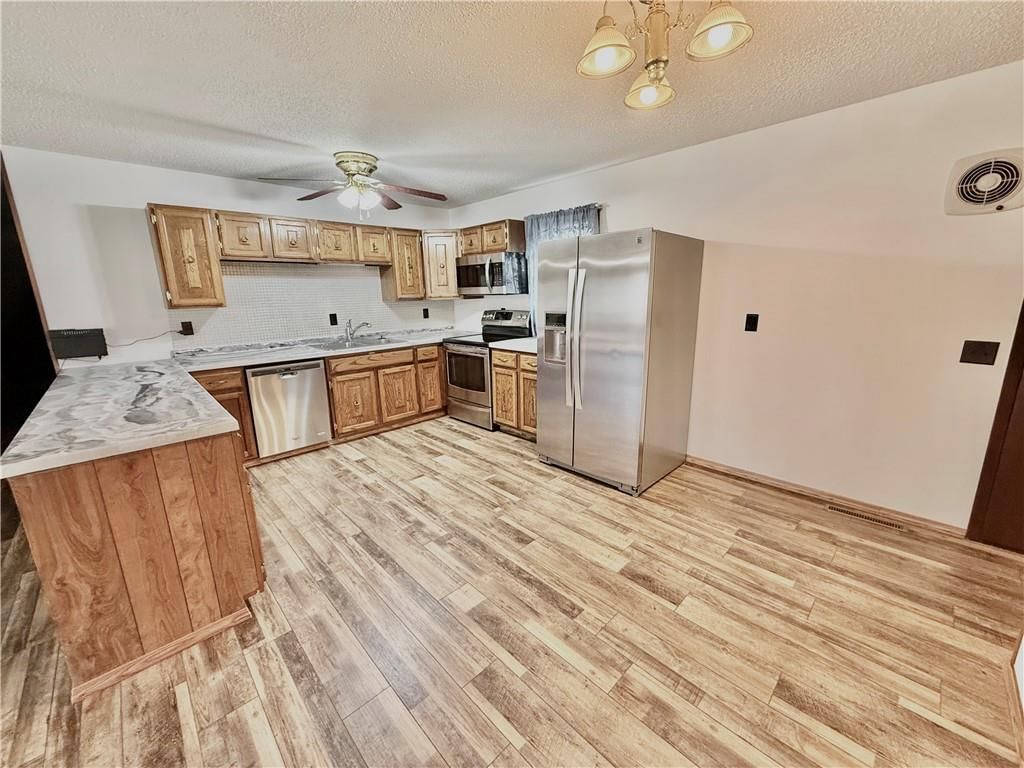422 E THOMPSON Street — photo 7