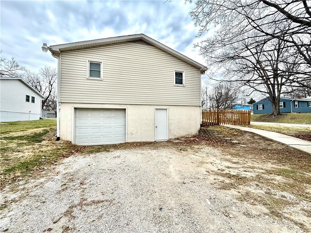 422 E THOMPSON Street — photo 24