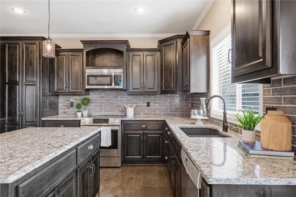 2308 W Piatt Lane — photo 5