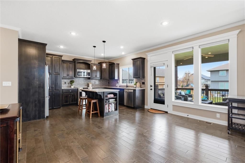 2308 W Piatt Lane — photo 11