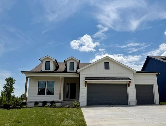 4524 SW Berkshire Drive — photo 1